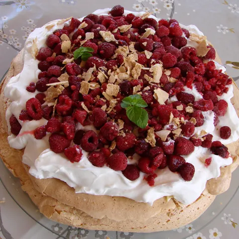 Pavlova s malinama