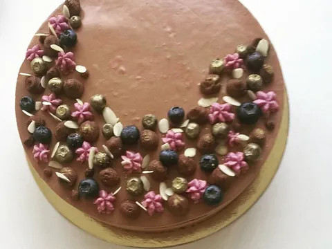 Čokoladna mousse torta s malinama2