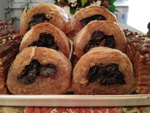 Baklava sa šljivama i orasima