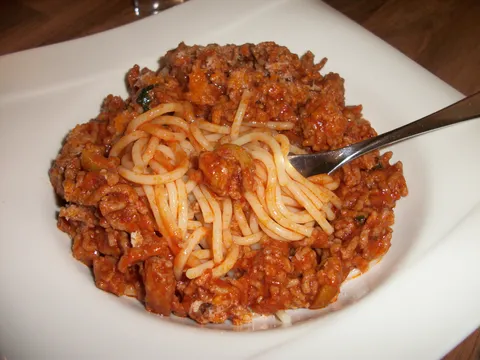 Umak Bolognese sa maslinama