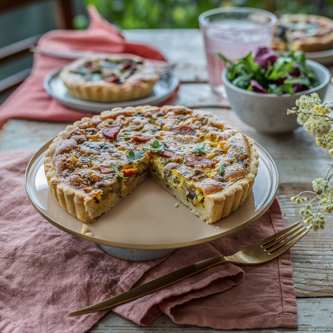 Quiche s houbami a klobásou