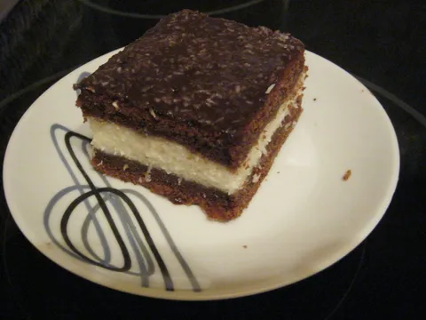 Kolač sa grizom i kokosom