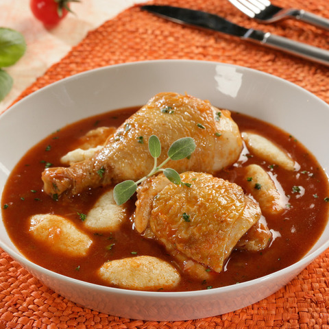 Piščančji paprikaš s cmočki