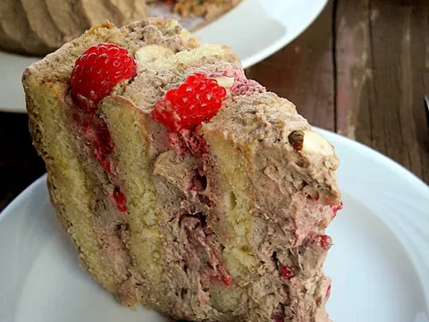 Spiralna torta sa malinama i bademom - Mimi-Atlanta
