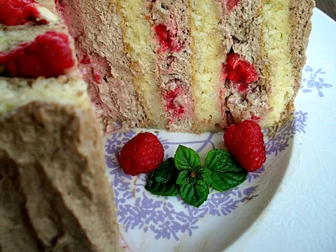 Spiralna torta sa malinama i bademom - Mimi-Atlanta