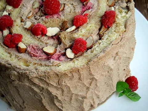 Spiralna torta sa malinama i bademom - Mimi-Atlanta