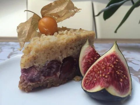 Cheesecake s bademima i višnjama