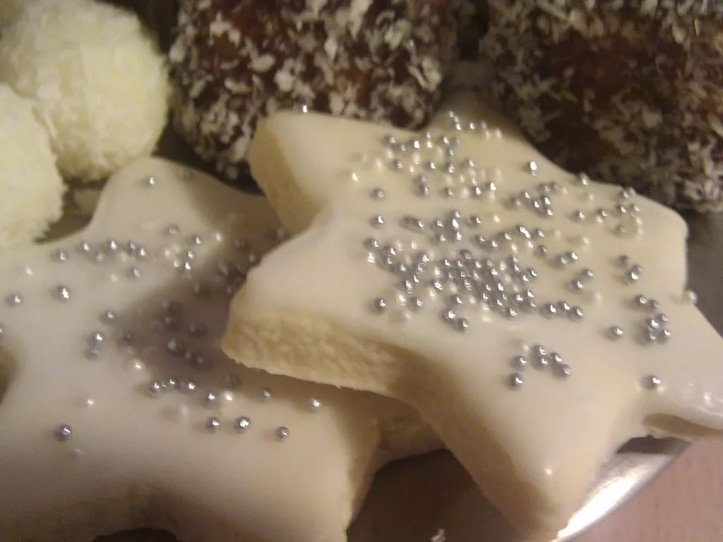 Sugar frosting preljev za kekse i kolače