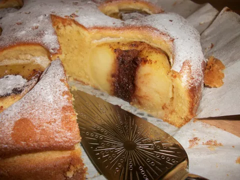 Kolac sa punjenim jabukama