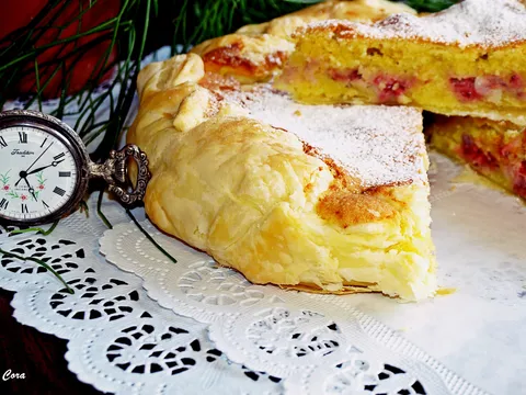 ღ Grčka torta s lisnatim tjestom bademima i jagodama