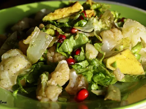 ღ Šarena salata od karfiola avokada i nara