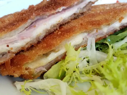 Sir i šunka u patliđanu