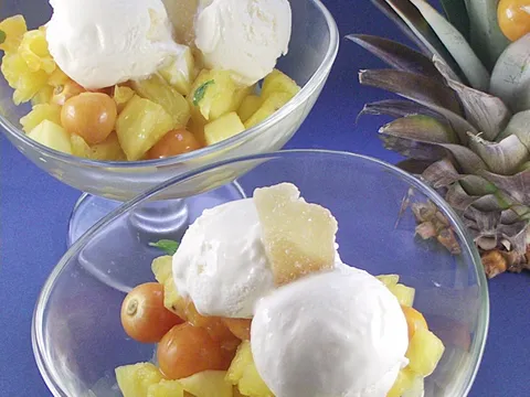 Žuto-narandžasta voćna salata sa sirupom od đumbira