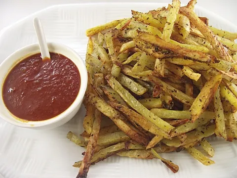 Italijanski začinjen pomfrit iz rerne i malo drugačije kuvan kečap