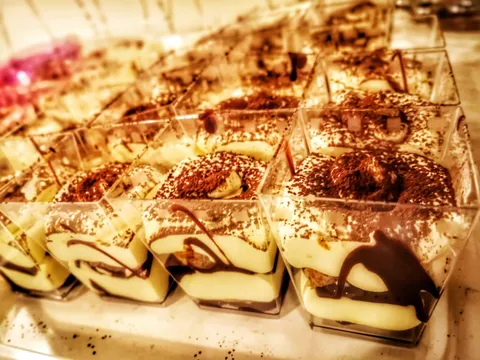 Cokoladni tiramisu u casi