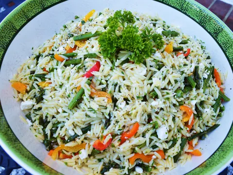 Orzo salata sa sparogama
