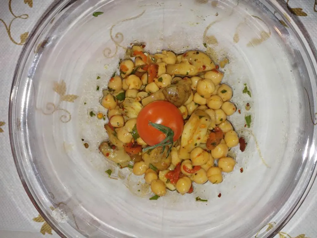 Salata od leblebija i šampinjona