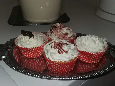 Cupcakes sa visnjama
