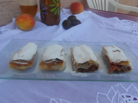 Strudla sa breskvama
