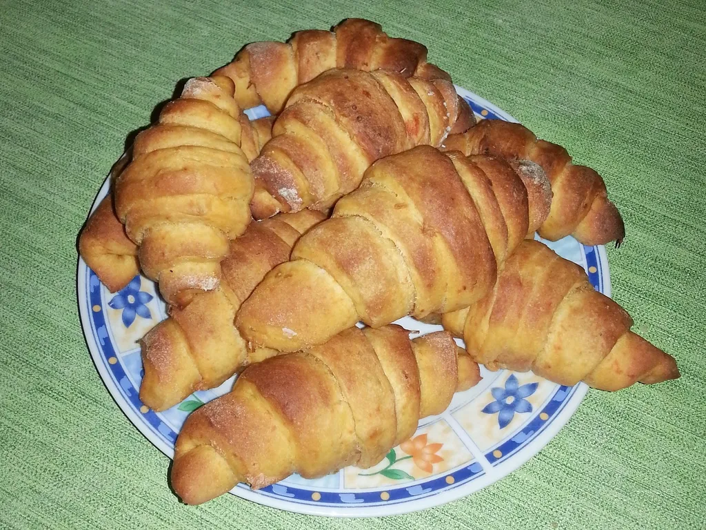 Posne kiflice sa ajvarom
