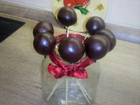 Cherry Cake Pops