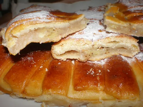Pomoravkine štrudlice sa filom od banana i krušaka