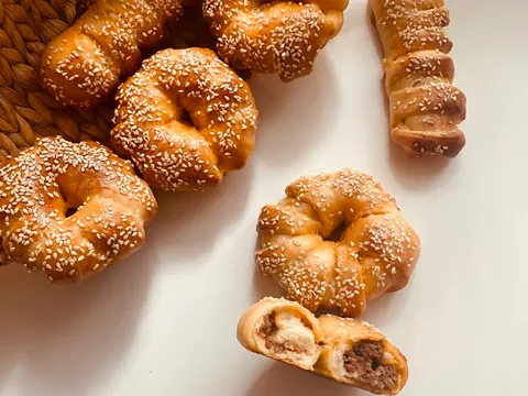 Peciva sa mljevenim mesom