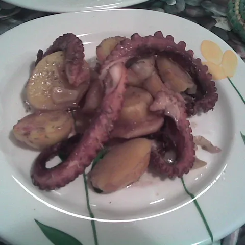 Hobotnica ispod peke
