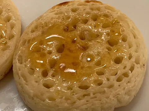 Crumpets sa maslacem i medom