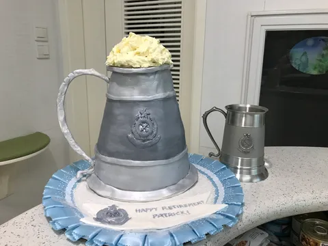 Kako ofarbati fondant metallic bojom