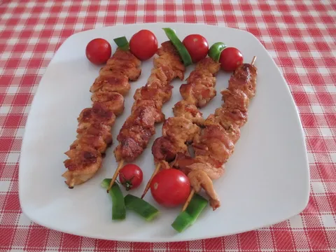 Ražnjići s umakom od rajčice