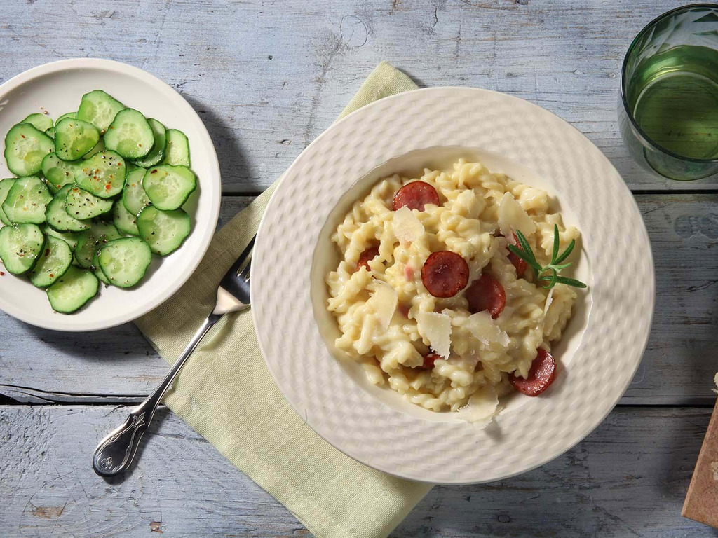 Talianetta tjestenina Carbonara s kobasicama
