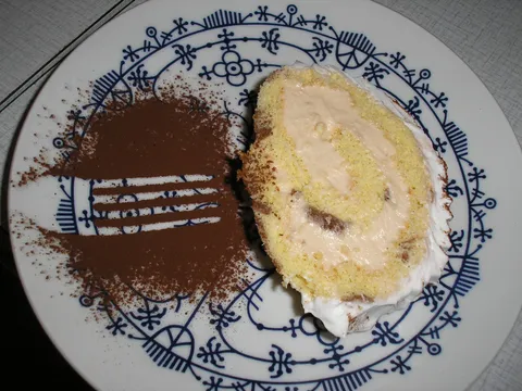 Rolada s lješnjacima