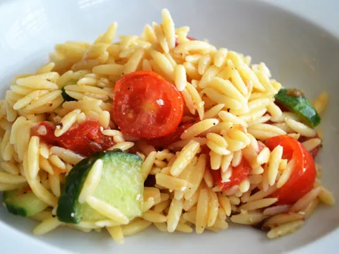 Jednostavna orzo salata