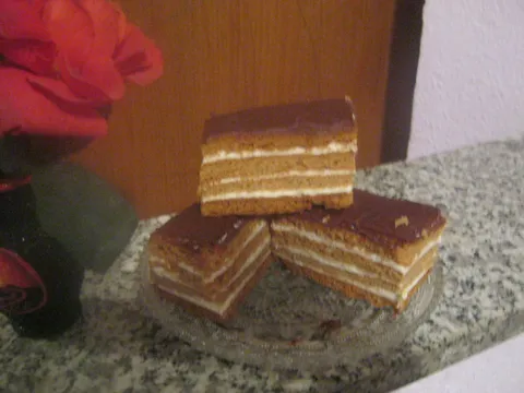 MEDENA PITA