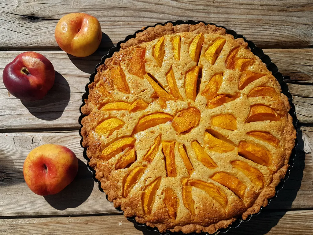 Frangipane crostata s breskvama