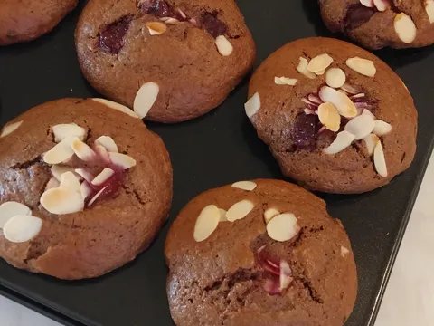Muffini s višnjama, linoladom i bademima