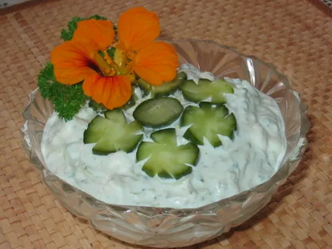 Dip od krastavca (salata)