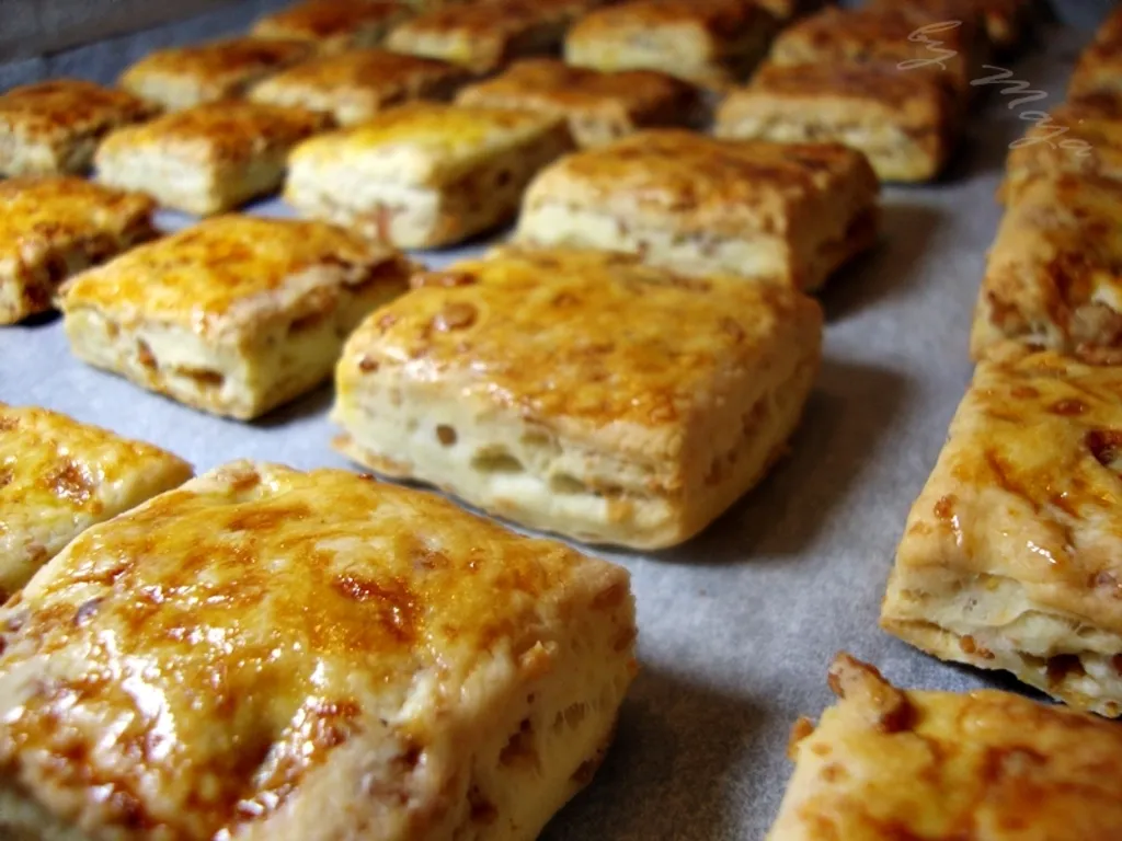 Četvrtaste pogačice sa čvarcima