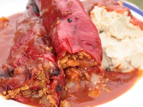 Posna i vegetarijanska filovana paprika