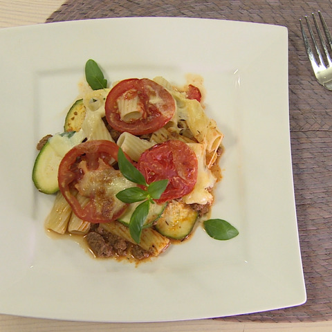 Testenine z bučkami, paradižnikom in mocarelo