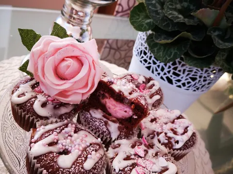Muffini sa punjenjem od jagode i cheese preljevom