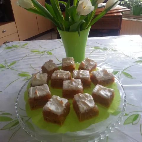 FINI KOLAČ SA JABUKAMA