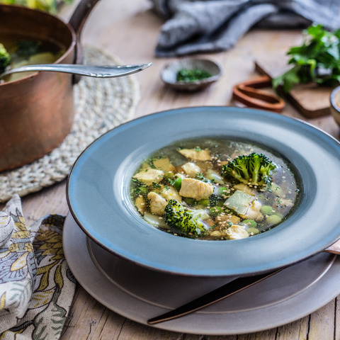 Kuřecí polévka s brokolicí