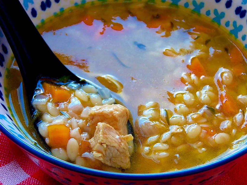 Lemon Chicken Orzo juha