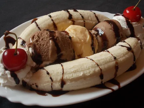 Banana split by coolinarika