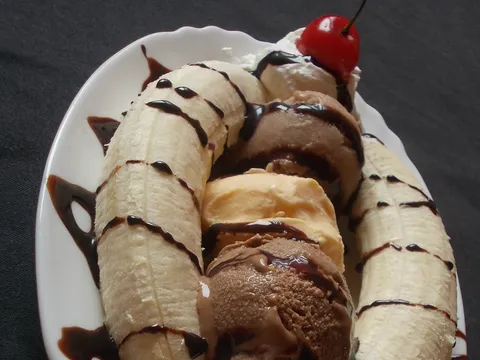 Banana split by coolinarika