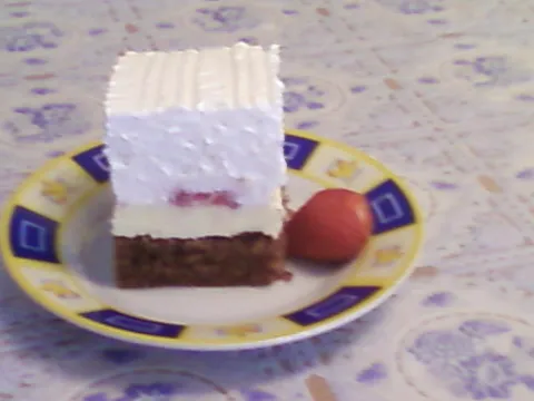 VOĆNI KOLAČ S JAGODAMA