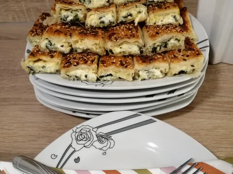 Pita sa dve vrste sira i spanaćem