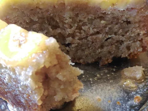 Banana bread sa karameliziranim bananama i karamel glazurom by Luann